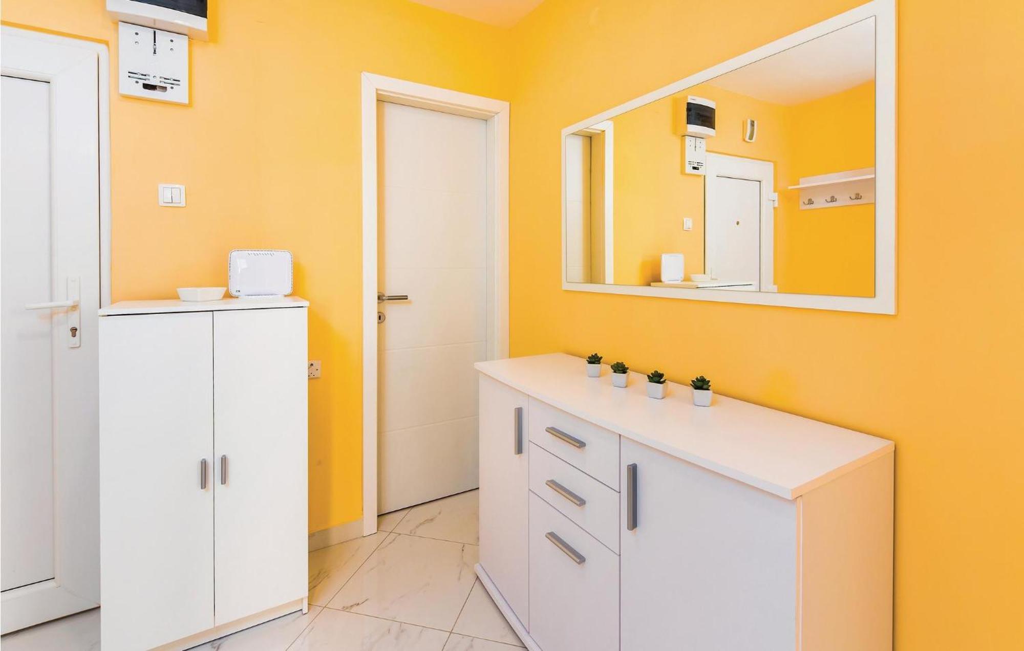 1 Bedroom Gorgeous Apartment In Opatija Exteriör bild